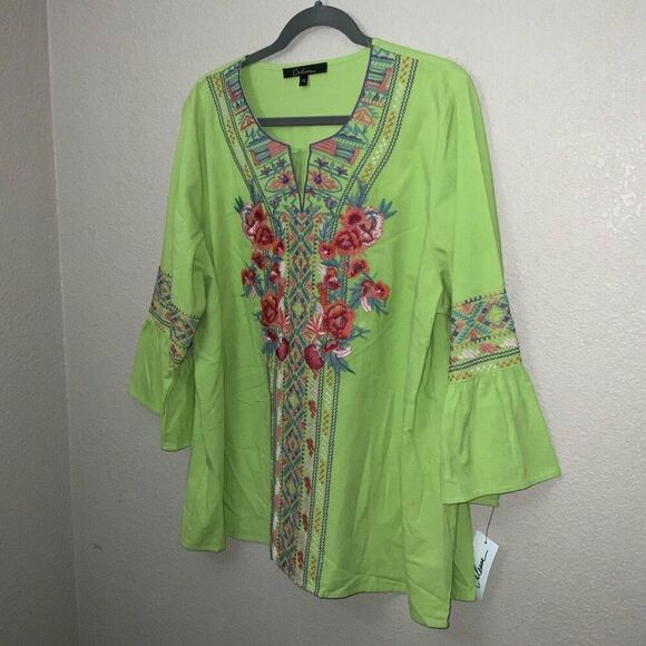 NWT Calessa Top Green Embroireded split Round neck 3/4 sleeve size 1X - Picture 3 of 6